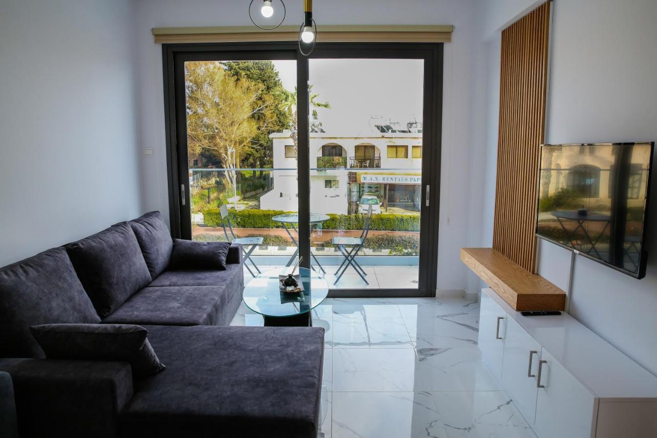 Sea Side Appartment In Kato Paphos Eksteriør billede