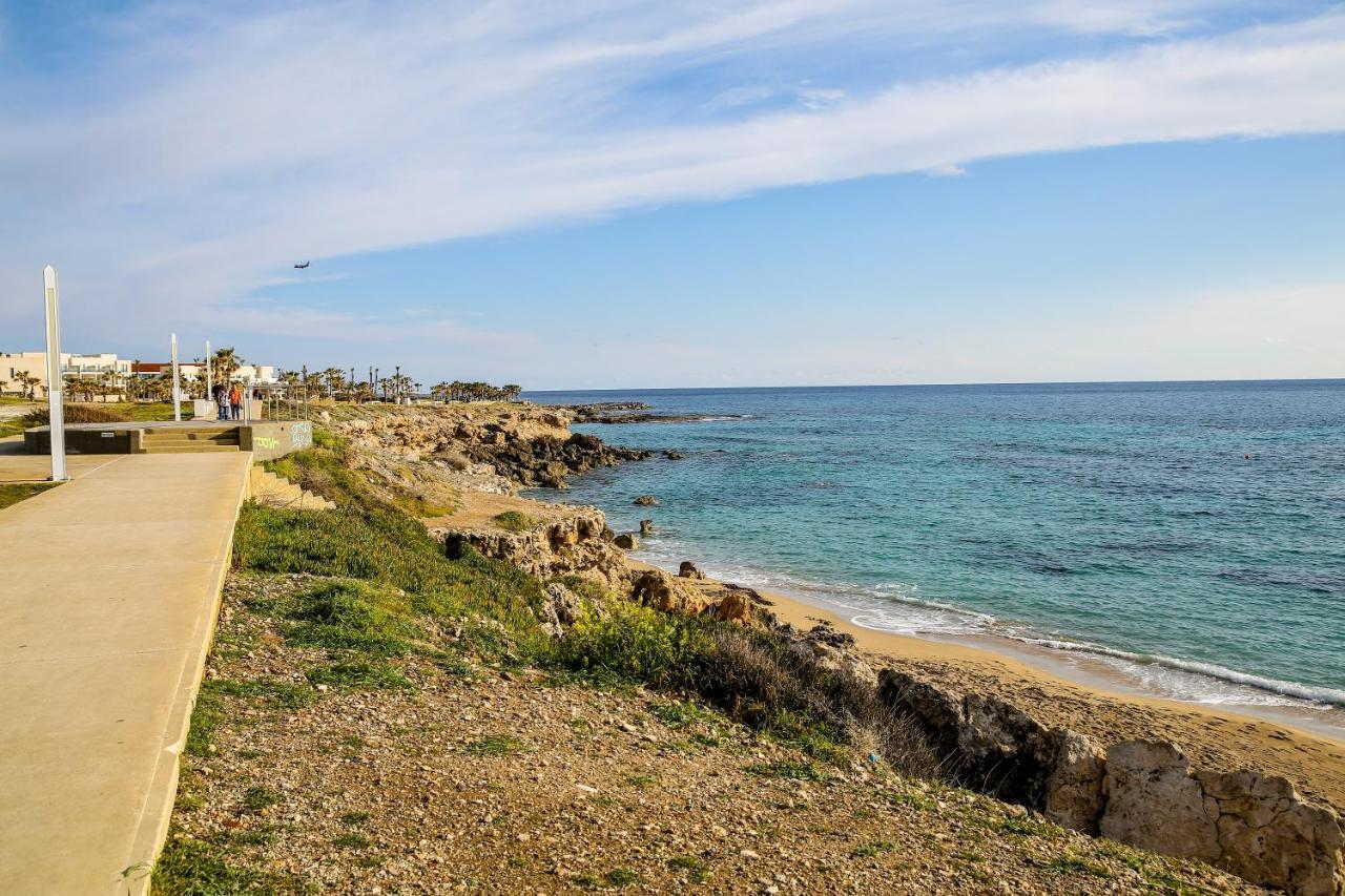 Sea Side Appartment In Kato Paphos Eksteriør billede