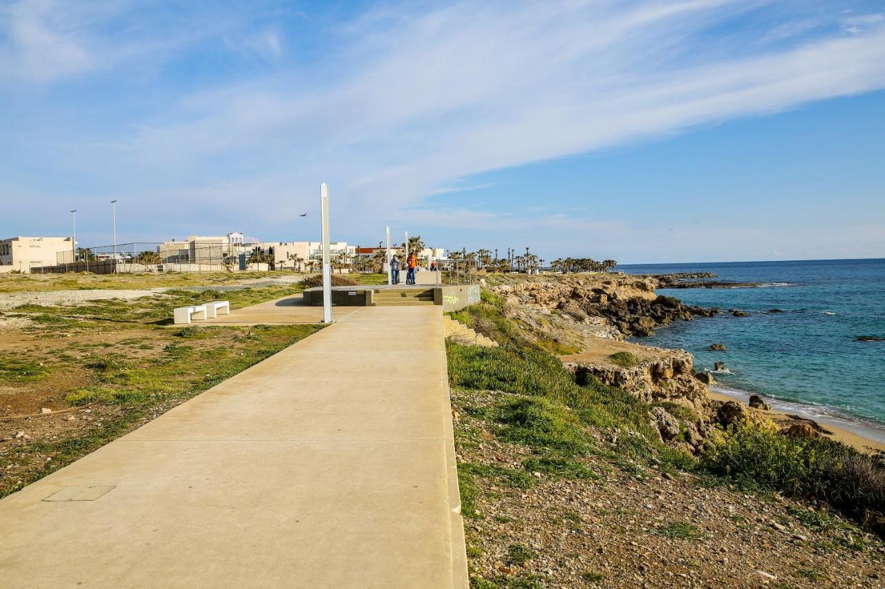 Sea Side Appartment In Kato Paphos Eksteriør billede