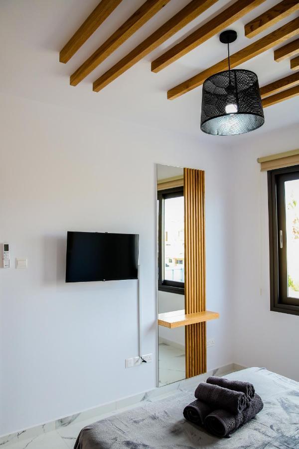Sea Side Appartment In Kato Paphos Eksteriør billede