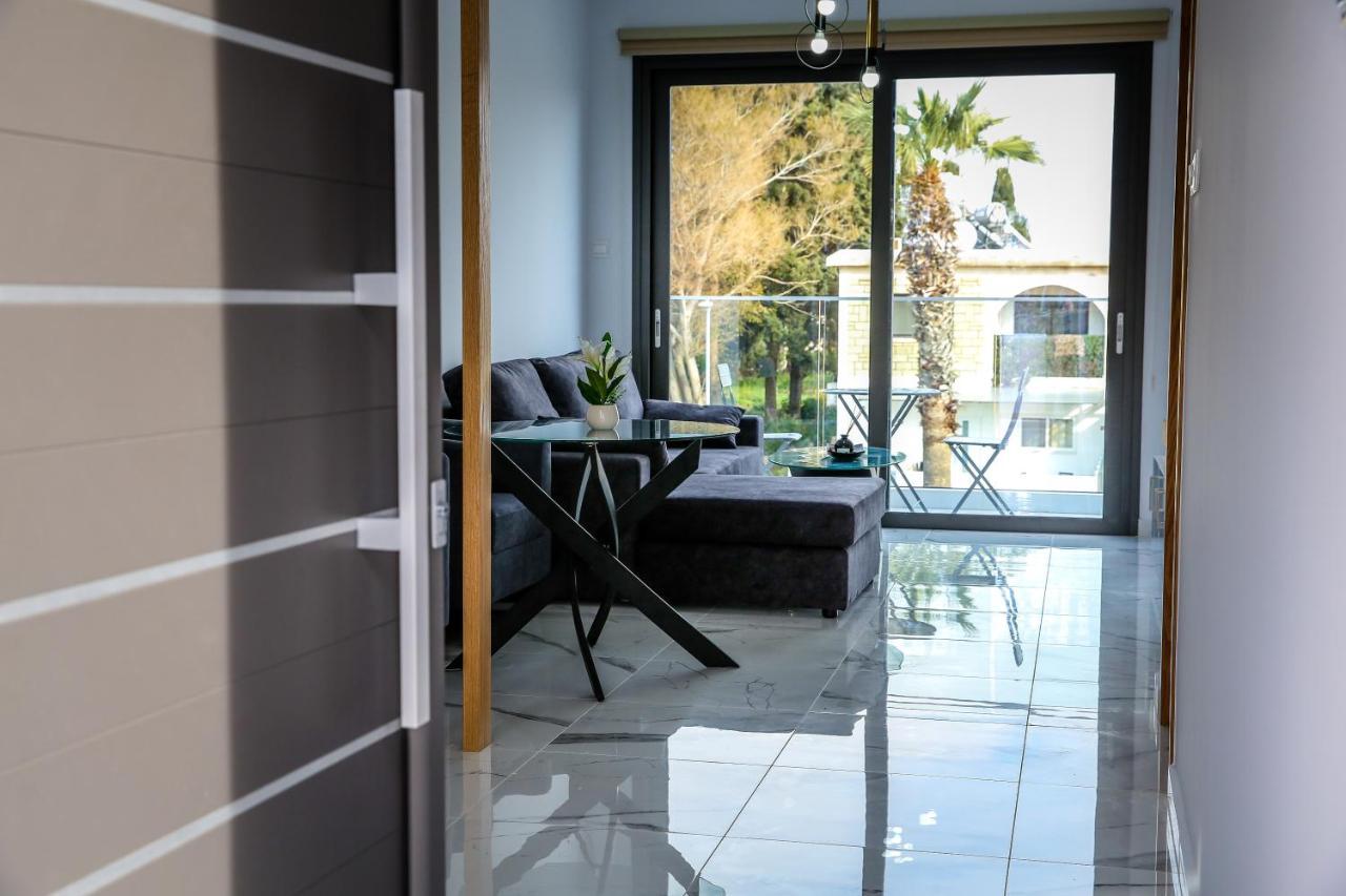 Sea Side Appartment In Kato Paphos Eksteriør billede